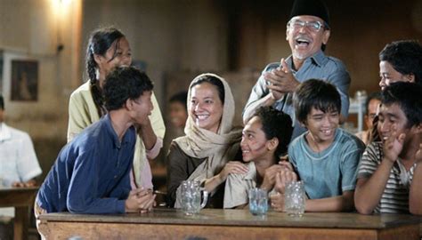 Begitu banyak hal menakjubkan yang terjadi dalam masa kecil para. Film Laskar Pelangi dan Pendekat Tongkat Emas Tayang di ...
