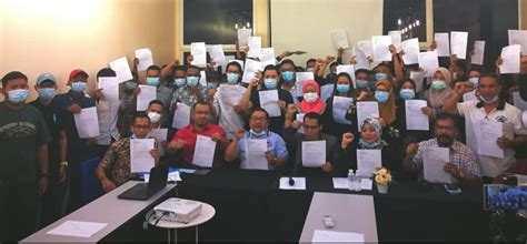 Untuk rekod, bersatu kuala selangor mempunyai lebih 2,000 ahli manakala bersatu klang dianggotai hampir 3,000 ahli. 300 ahli Bersatu Kuala Langat keluar parti - Utusan Digital
