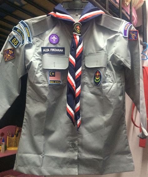 Pengakap udara boleh dikenali dengan warna. The Official BearScouts: Uniform Pengakap Kanak-kanak