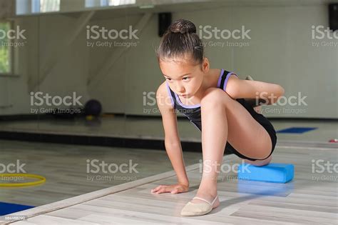 Little Japanese Girl In Gymnastics Stock Photo Istock