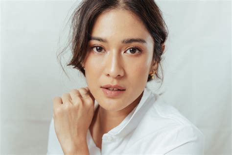 12 Film Dian Sastrowardoyo Terbaik Dari Drama Hingga Action