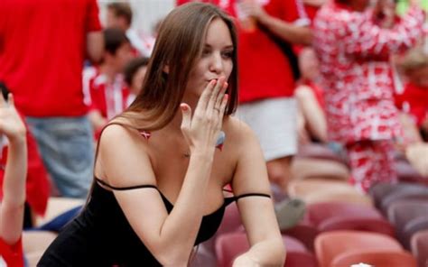 【画像】ワールドカップの会場で「一番おっぱいが大きい女」が発見される ポッカキット