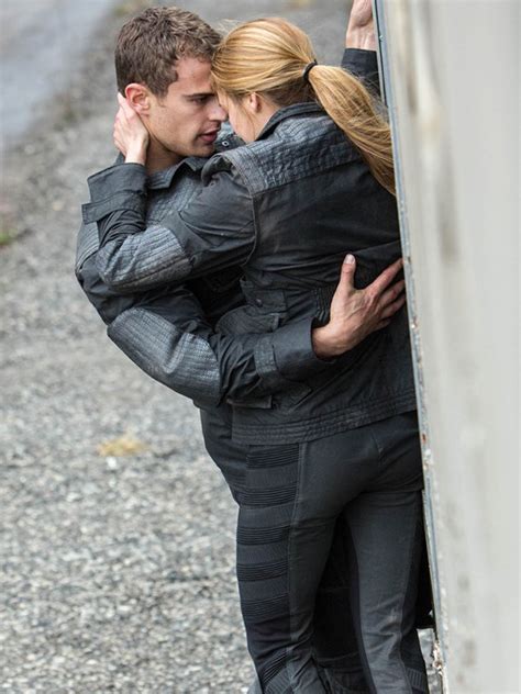 Divergent 2014 Tris Shailene Woodley Jacket Bay Perfect