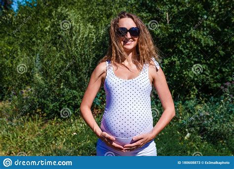 pregnant woman in sunglasses stock image image of holiday mother 180608873