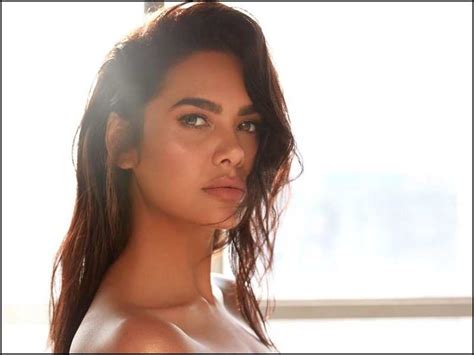 Esha Gupta Sets The Temperature Soaring With Her Latest Picture Hindi Movie News Times Of India