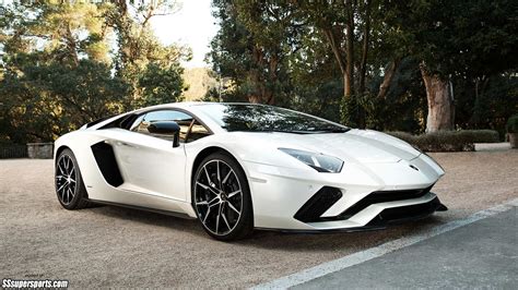 6 White 2017 Lamborghini Aventador S Coupe Front Side View Sssupersports