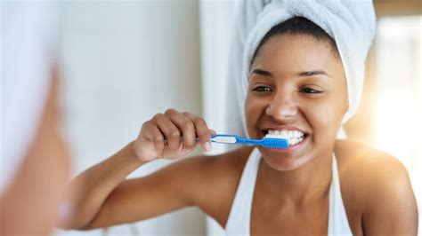 The Best Time To Brush Your Teeth In The Morning According To Dentists