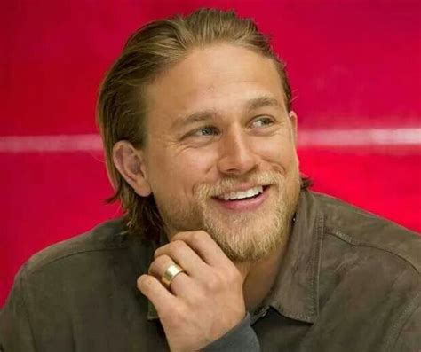 pin van jackie bayle op soa and charlie hunnam sexy mannen mannen glamour