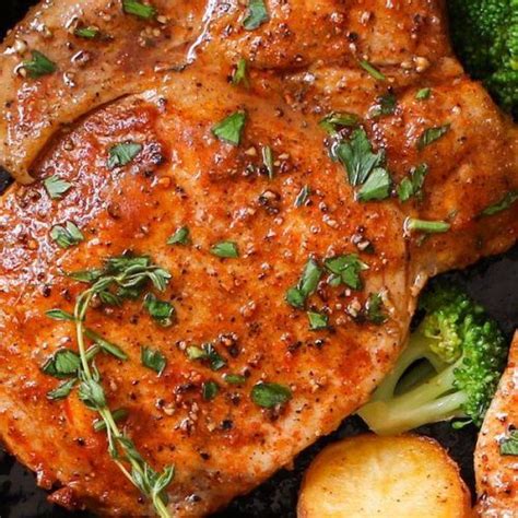 These baked boneless pork chops are my favorite — easy to make, tender and juicy with a flavorful dry rub seasoning. Easy Boneless Pork Chops | Boneless pork chop recipes ...