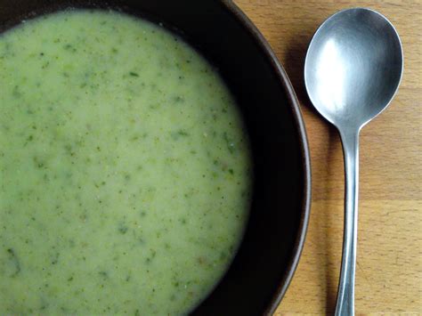 Broccoli Broadbean And Spinach Soup Spinach Soup Food Spinach