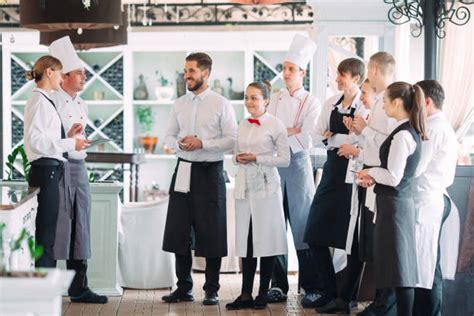 Professional Chefs Y Waitstaff Reunión Con El Gerente De Restaurante De