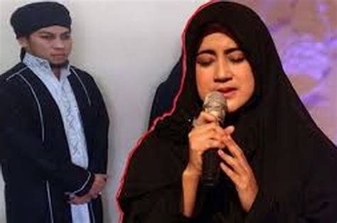 Kabar pernikahan umi pipik dan sunu pun sempat heboh di dunia hiburan pada tahun 2017. Jawaban Umi Pipik Terkait Istri Sunu yang Kabur dari Rumah ...