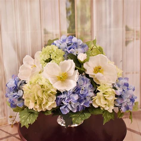 blue hydrangea and white magnolia floral centerpiece ar460 magnolia centerpiece flower