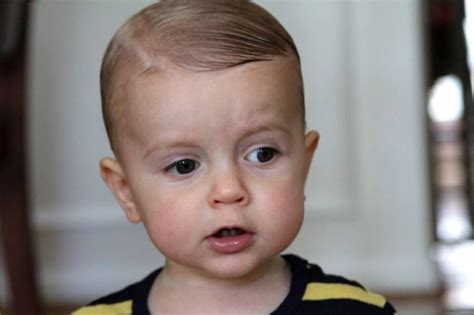 Go through the styles and haircuts to take inspiration for your next look. Schöne Frisur Styles für Kleinkinder Boy | Baby boy ...