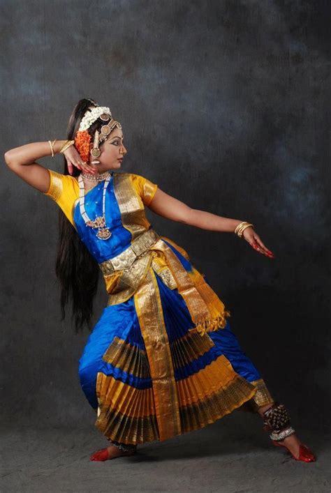 This page is where exotic india patrons gather to follow what is new on our website, share their experience with our. Kuchipudi dancer in a nritta pose. | Indian classical ...