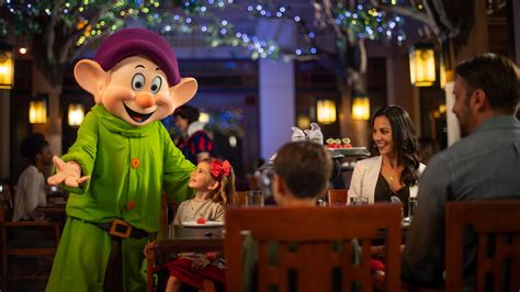 Story Book Dining At Artist Point With Snow White Walt Disney World
