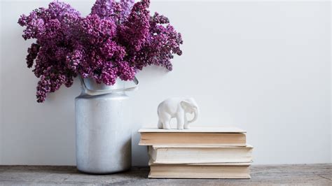 20 Gorgeous Ways To Incorporate Lilac Into Your Home Decor