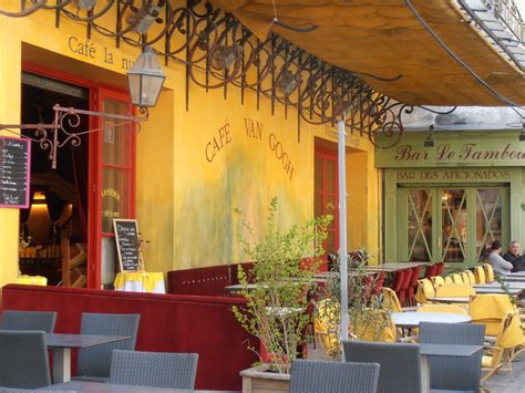 The Yellow Cafe In Arles France 街並み 雑貨店 カフェ