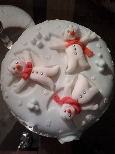 So Cute Snowmen Making Snow Angels Christmas Cake Designs
