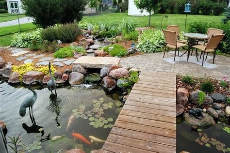If you want a pond in a small garden, on a terrace or balcony, a small pond could be an option. Attracitve Fish Pond In Your Backyard- 23 Impressive Ideas