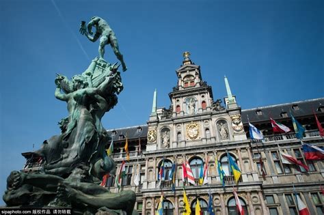 比利時王國（荷蘭語：koninkrijk belgië；法語：royaume de belgique；德語：königreich belgien） 作为米歇尔的盟友， 苏菲·威尔梅斯 遂于10月被菲利普国王委任为比利时首位女首相，接替前者带领看. 比利时安特卫普：充满中世纪情调的城市环球旅行_环球网