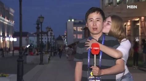 Fifa 2018 Korean Male Reporter Kissed By Russian Girls Video Sparks Sexual Harassment Debate
