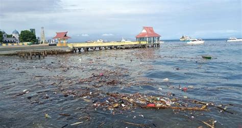 Banyak Sampah Di Laut Ternate Akibat Pola Prilaku Manusia Poskomalut