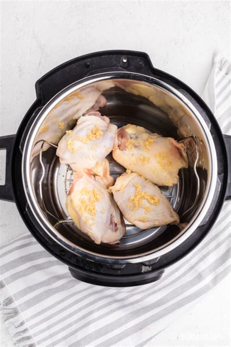 This instant pot bbq chicken is perfect for beginners. Instant Pot BBQ Chicken Thighs - PinkWhen