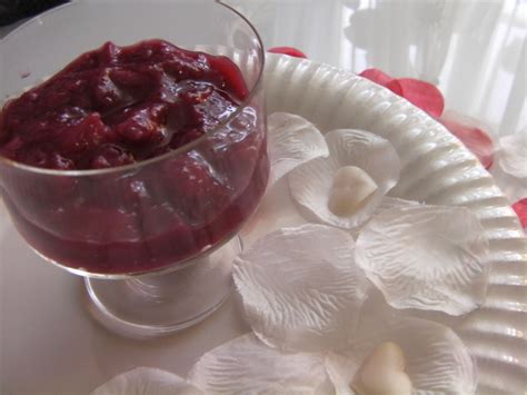 La compote de pêche de vigne La cuisson seffectue par pochage au