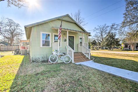 Charming Country Cottage Walk To Main Street Tomball Tx Evolve