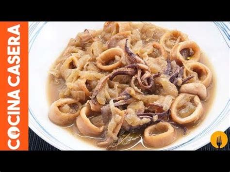 Son tantas las cosas que hay que pensar en estos días, que me veo en la obligación de intentar ayudaros y tener resuelto al menos, el problema de la confección de los menús navideños. Calamares encebollados - Recetas de Cocina - YouTube