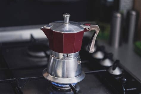 The Ultimate Guide To Brewing Moka Pot Coffee Javapresse Coffee Company