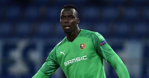 Edouard mendy is a goalkeeper who have played in 25 matches and scored 0 goals in the 2020/2021 season of premier league in england. Chelsea weigh up fresh Edouard Mendy bid with Kai Havertz ...