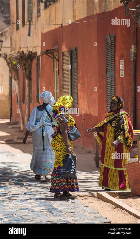 Boubou Senegal Hi Res Stock Photography And Images Alamy