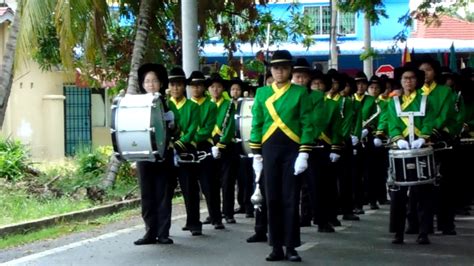 Fuad mengingati semula kesungguhan pak ismail membimbingnya mengaji, bersolah taubat, solat hajat dan solah tasbih dan berpuasa di bulan ramadan dalam tempuh setahun yang lalu. Hari Kemerdekaan SMK (P) Sultan Abu Bakar Muar Johor Part ...