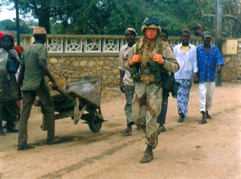Somalia 1992 American Soldiers And Journalists Walked Open Flickr
