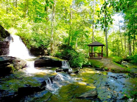 This lush oasis by the lake is a prime pot for a family vacation. Cozy Log Cabin In Riverbend, Lake Lure North Carolina ...