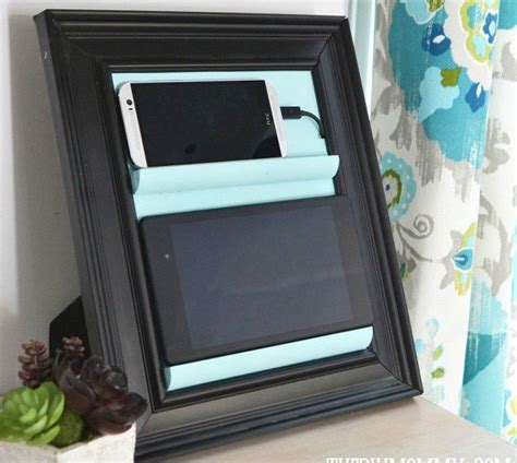 See more ideas about crafts, picture frame crafts, old window frames. 23 Awesome Things You Didn't Know You Could Do with Old Picture Frames | Hometalk