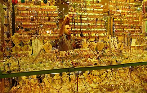 تعرض الصفحة اسعار الذهب في اليمن اليوم بصورة محدثة يومياً من خلال خدمة سعر الذهب بالريال اليمني بالاضافة الى الدولار دون مصنعية بالاضافة الى سعر الذهب في محلات الذهب حيث توفر هذه الصفحة مختلف عيار الذهب المتعارف عليها في سوق ومحلات الذهب (24, 22, 18. تراجع أسعار الذهب في مصر 48 جنيه خلال تعاملات اليوم ...