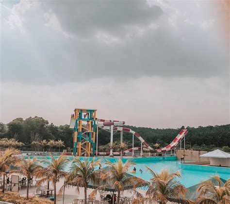 Relax and enjoy meter high waves of flood river and long, lazy river of wonder land. Bangi Wonderland Theme Park & Resort, Betul Ke Best?
