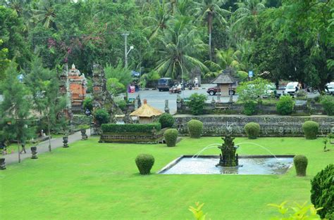 There are a lot of temples to visit in bali and you can spend a whole day exploring and visiting these ancient temples including uluwatu temple, ulun danu beratan temple. Pura Taman Ayun Mengwi