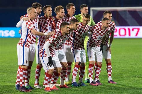 Mit einigen veränderungen geht die qualifikation zur europameisterschaft 2020 über die bühne. Kroatien Rückennummer bei der EM 2020 | Kroatien ...