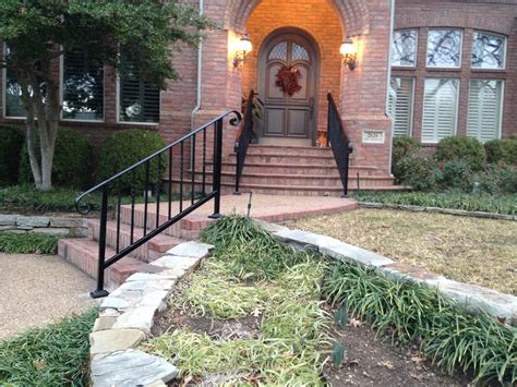 Precast concrete steps provide a safe and attractive entrance to homes and businesses. Concrete monolithic stairs: the arrangement and benefits ...
