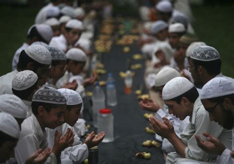 Ramadan 2018 Pictures Of People Breaking Their Fast Photosimages