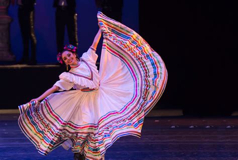 Amalia Hernández Y La Historia Del Ballet Folklórico De México Alto Nivel