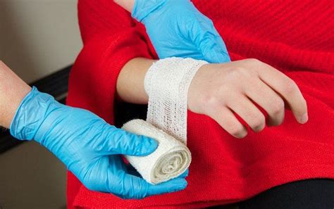 A Guide To Bandaging What Paramedic Students Need To Know