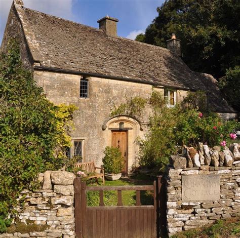 Cotswold Stone Cottage With Stone Wall Cotswolds Cottage English