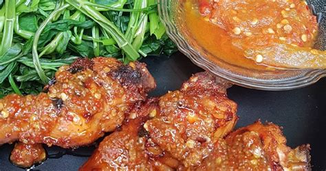 10 buah cabe rawit caplak atau besar 3 siung bawang putih 1/2 sdt terasi 1/2 sdt gula 1/2 sdt garam 3 sdm minyak panas sisa menggoreng ayam. 386 resep sambal kangkung enak dan sederhana ala rumahan ...