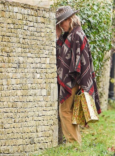 Boho Kate Moss Delivers Festive Ts To Her Neighbours Kate Moss