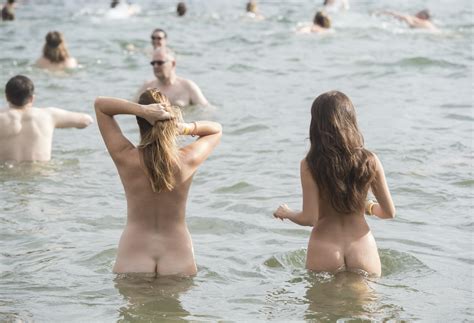 Aussies Get Naked In Sydney For An Ocean Dip As Thousands Take On